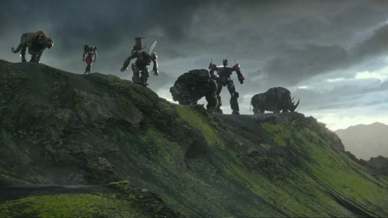 Bumblebee back in the fight after Scourge’s attack.