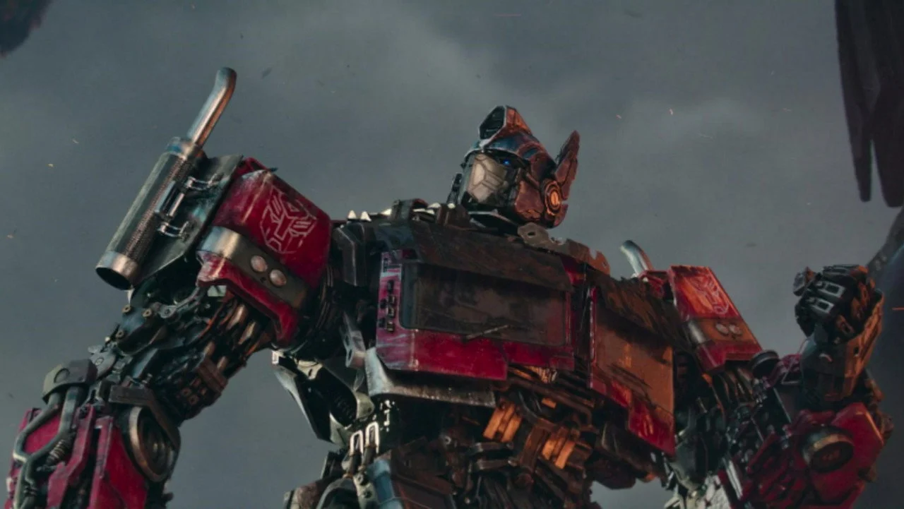 The two factions unite against Unicron’s herald.