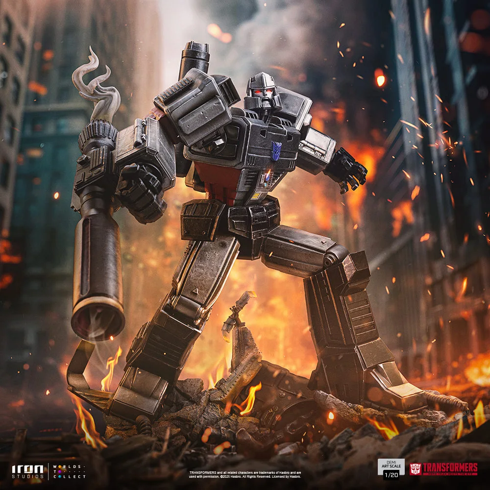 Megatron 1:10 Art Scale Statue view 2