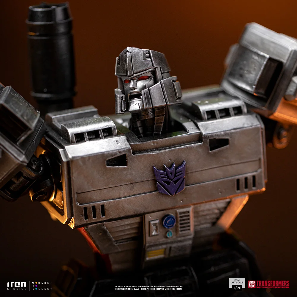 Megatron 1:10 Art Scale Statue view 4
