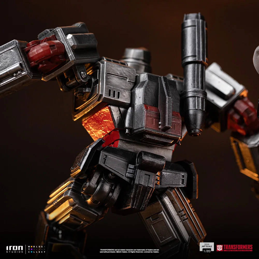 Megatron 1:10 Art Scale Statue view 5
