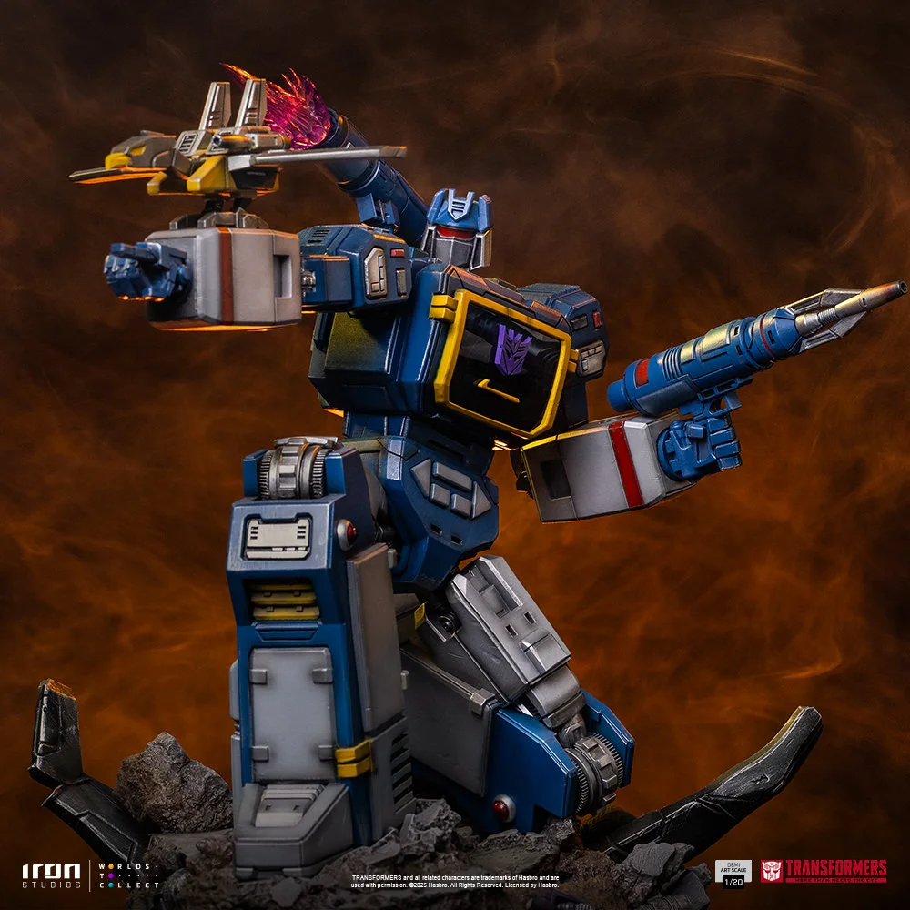 Soundwave 1:10 Art Scale Statue view 2