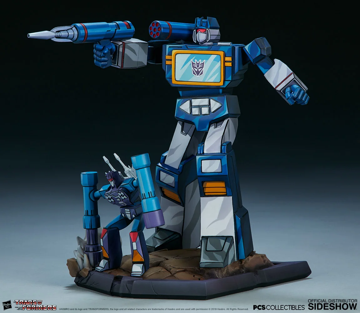 Soundwave Classic Scale Statue view 6